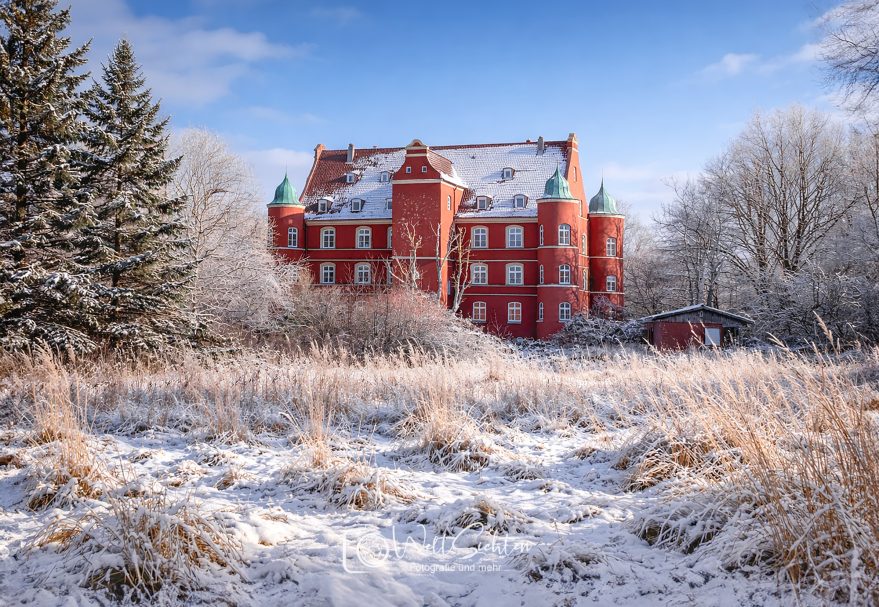 Schloss Spyker im Winterkleid auf Rügen