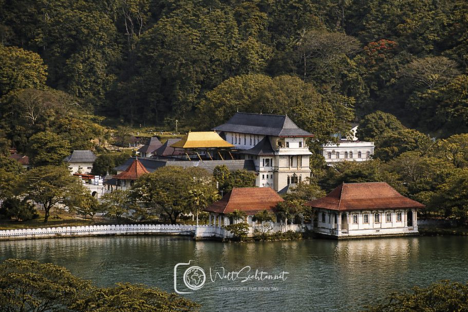 Zahntempel von Kandy am See in Sri Lanka