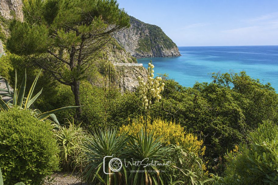 Wandern in der Cinque Terre – Küstenweg über dem Ligurischen Meer
